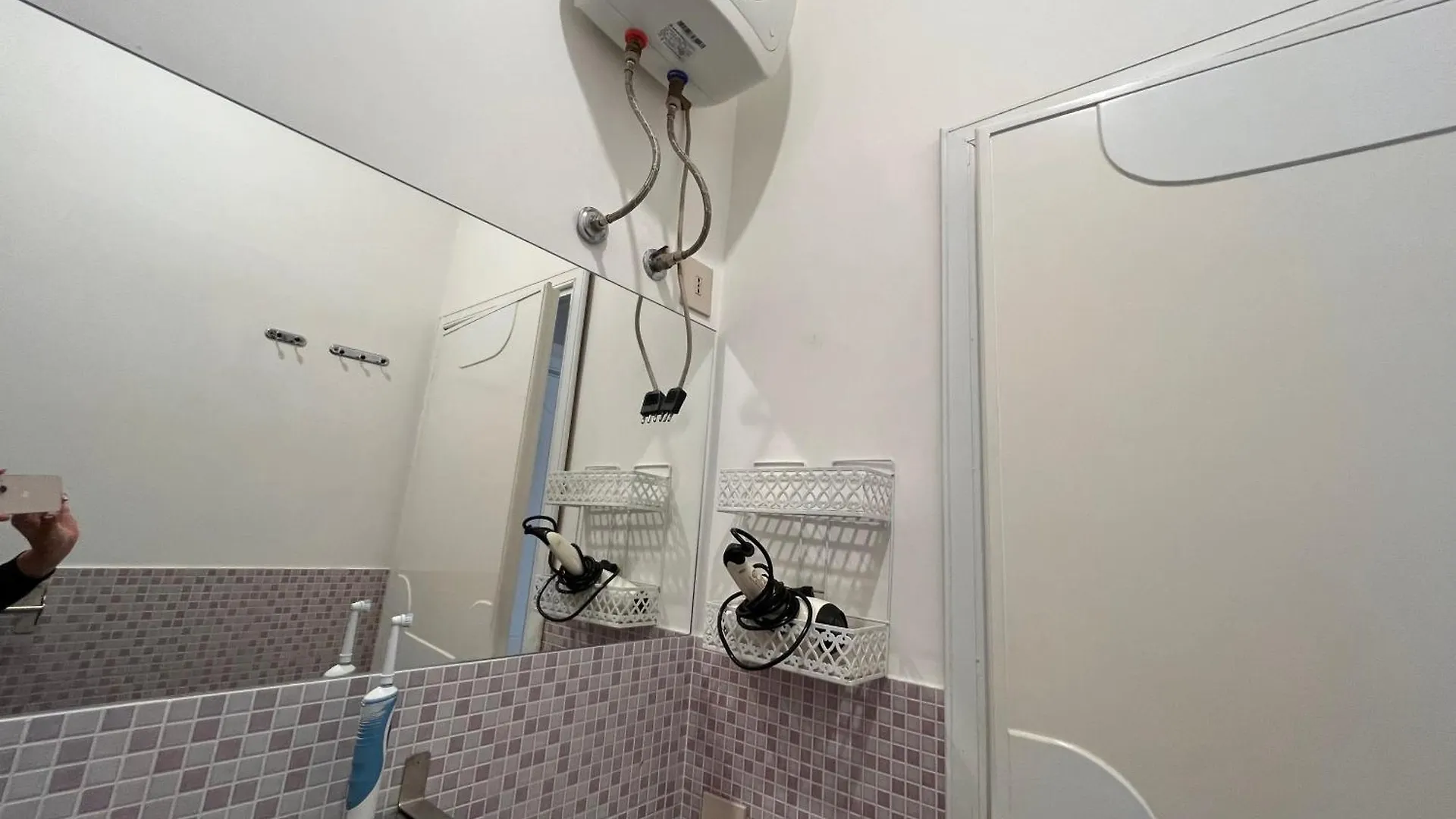 ** Apart Otel Ashur Mondello Palermo İtalya